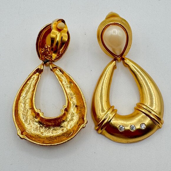 Chunky Dangle Statement Door Knocker Faux Pearl With Rhinestones Runway Gold Ton - Picture 2 of 2